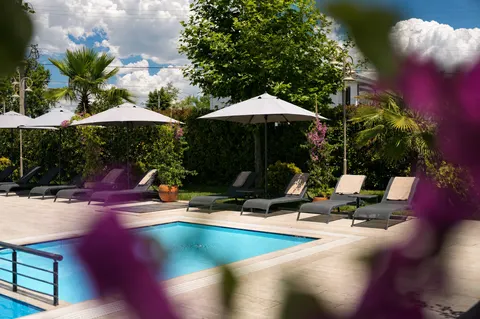 DİDİ Otel Sapanca açık havuzu
