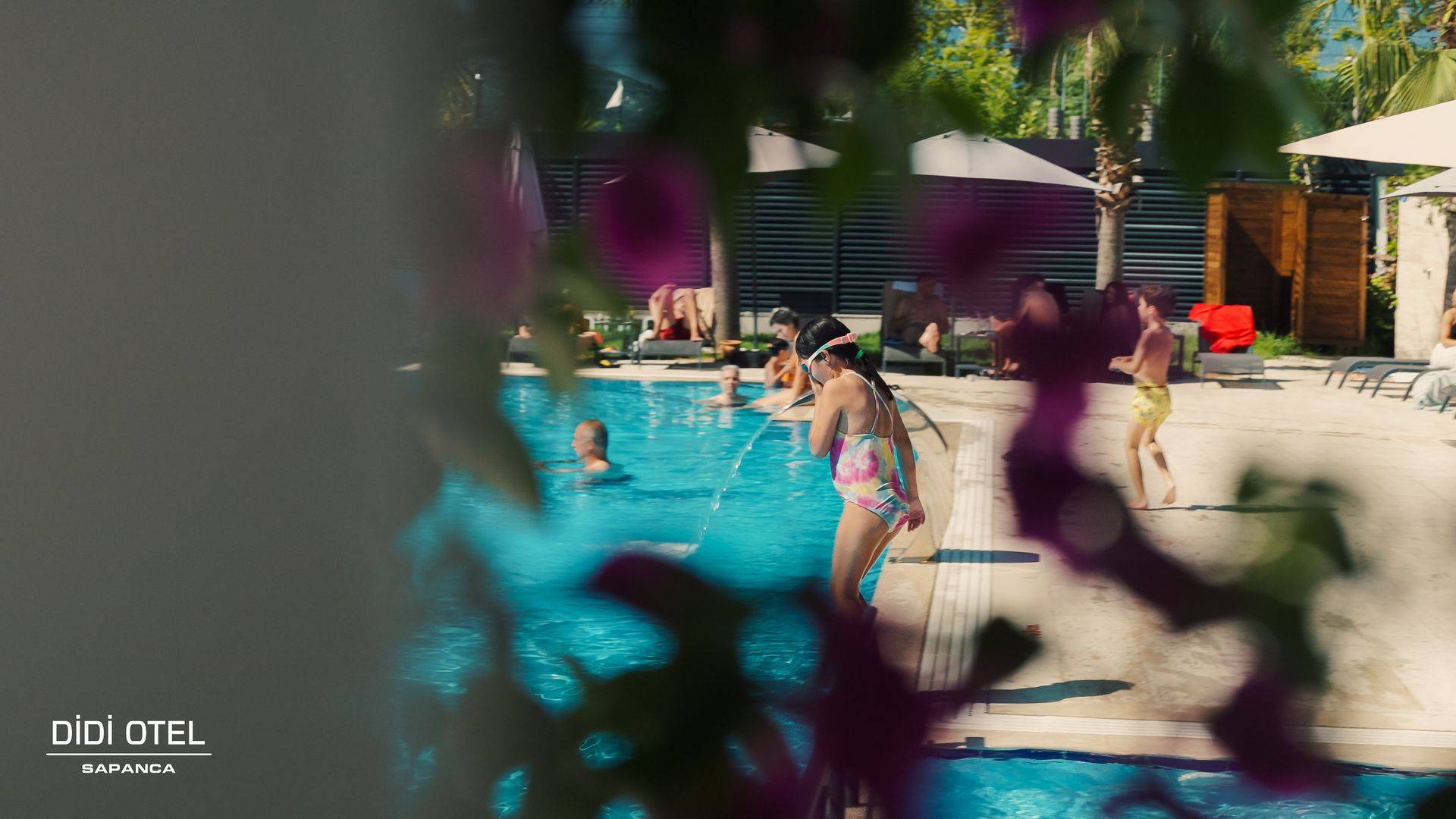 Sapanca'da Jakuzili, Havuzlu ve Göl Manzaralı Oda Rehberi