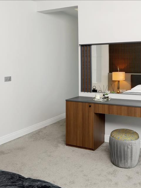 listing card gallery