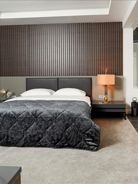 listing card gallery